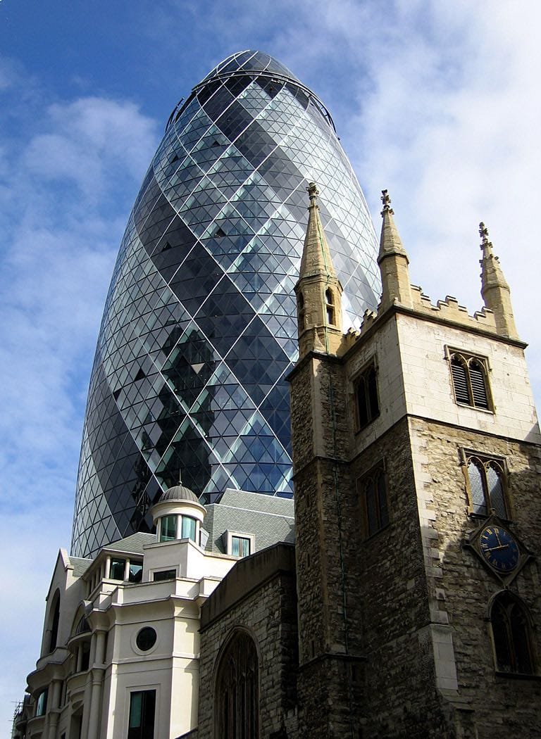 Obras de Norman Foster: 30 St Mary Axe, Londres. rascacielos de cristal