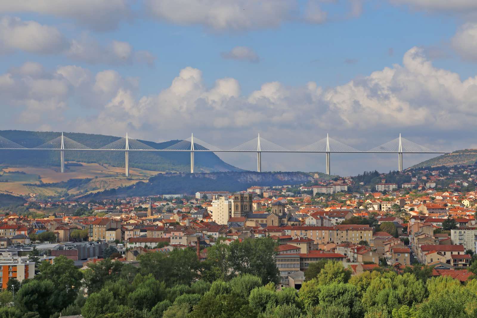 Obras de Norman Foster: Viaducto de Millau, sur de Francia. puente moderno