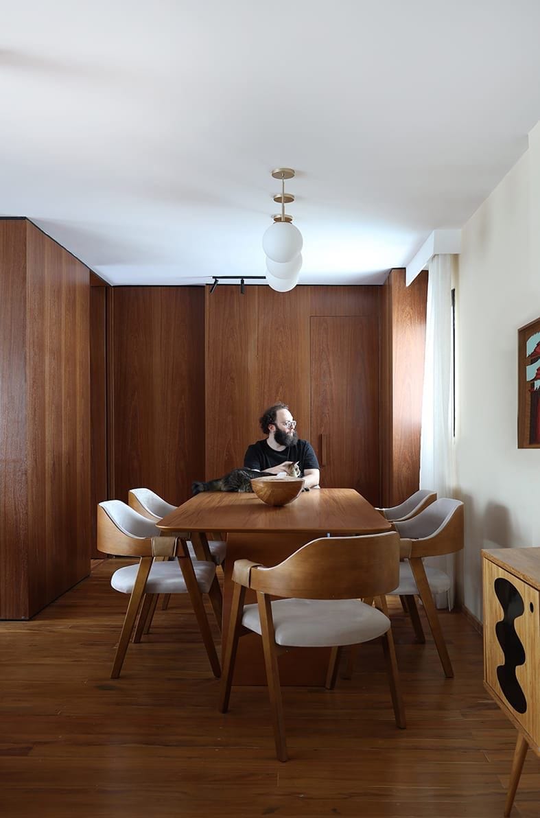 apartamento de diseño en sao paulo, decoración retrofuturista con madera