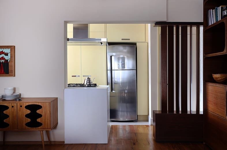 apartamento de diseño en sao paulo, decoración retrofuturista con madera, cocina