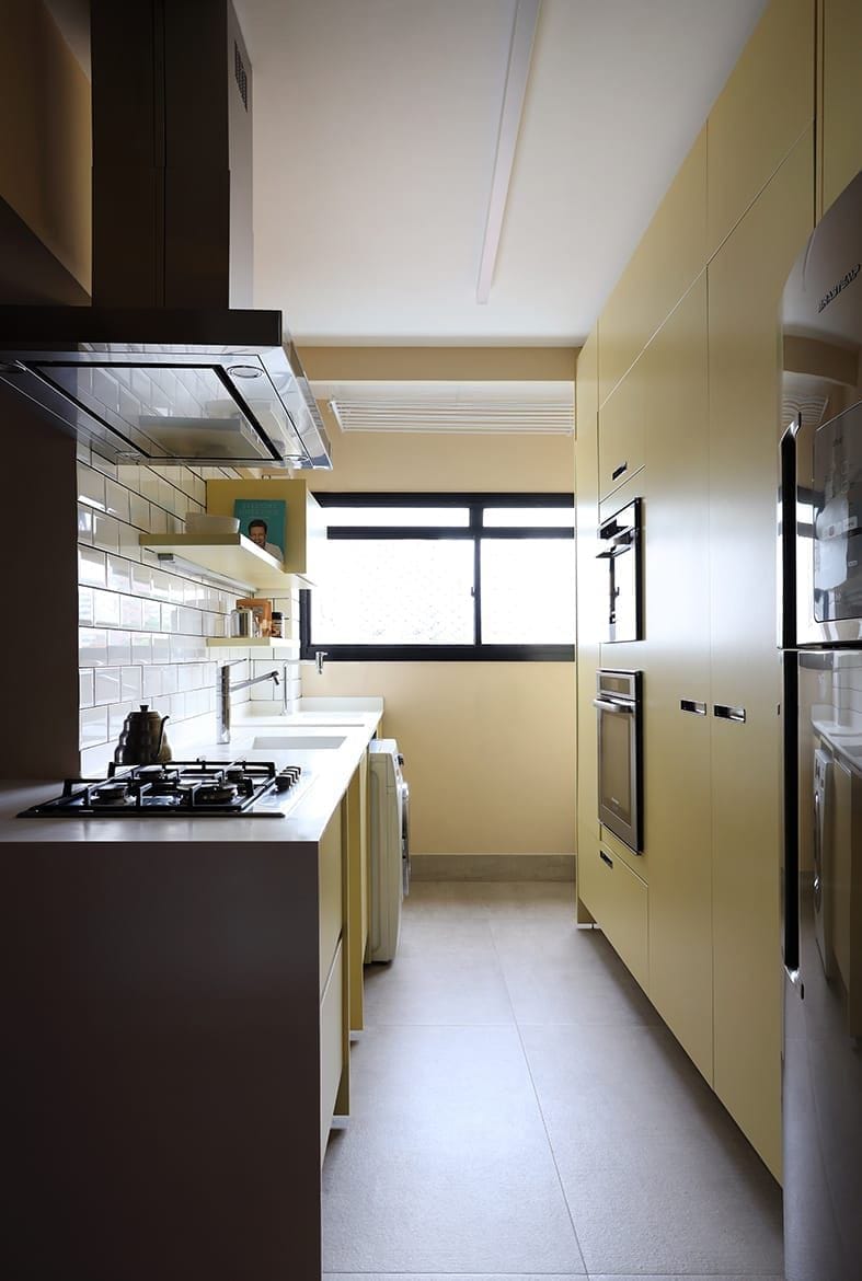 apartamento de diseño en sao paulo, decoración retrofuturista con madera, cocina moderna