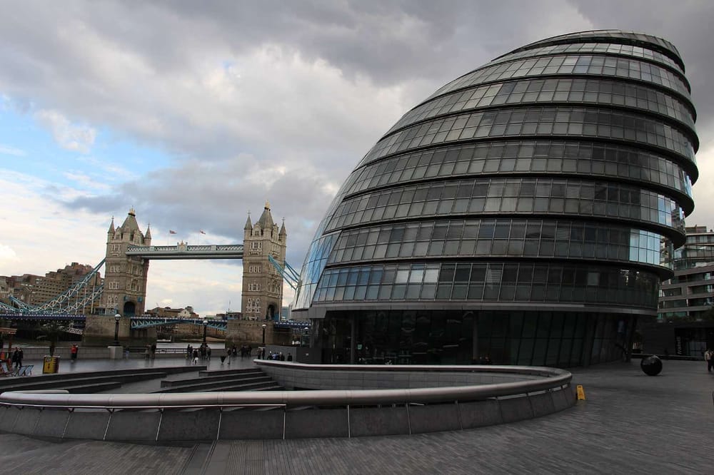 Obras de Norman Foster: City Hall, Londres. Imagem de Fred Romero via Wikimedia Commons