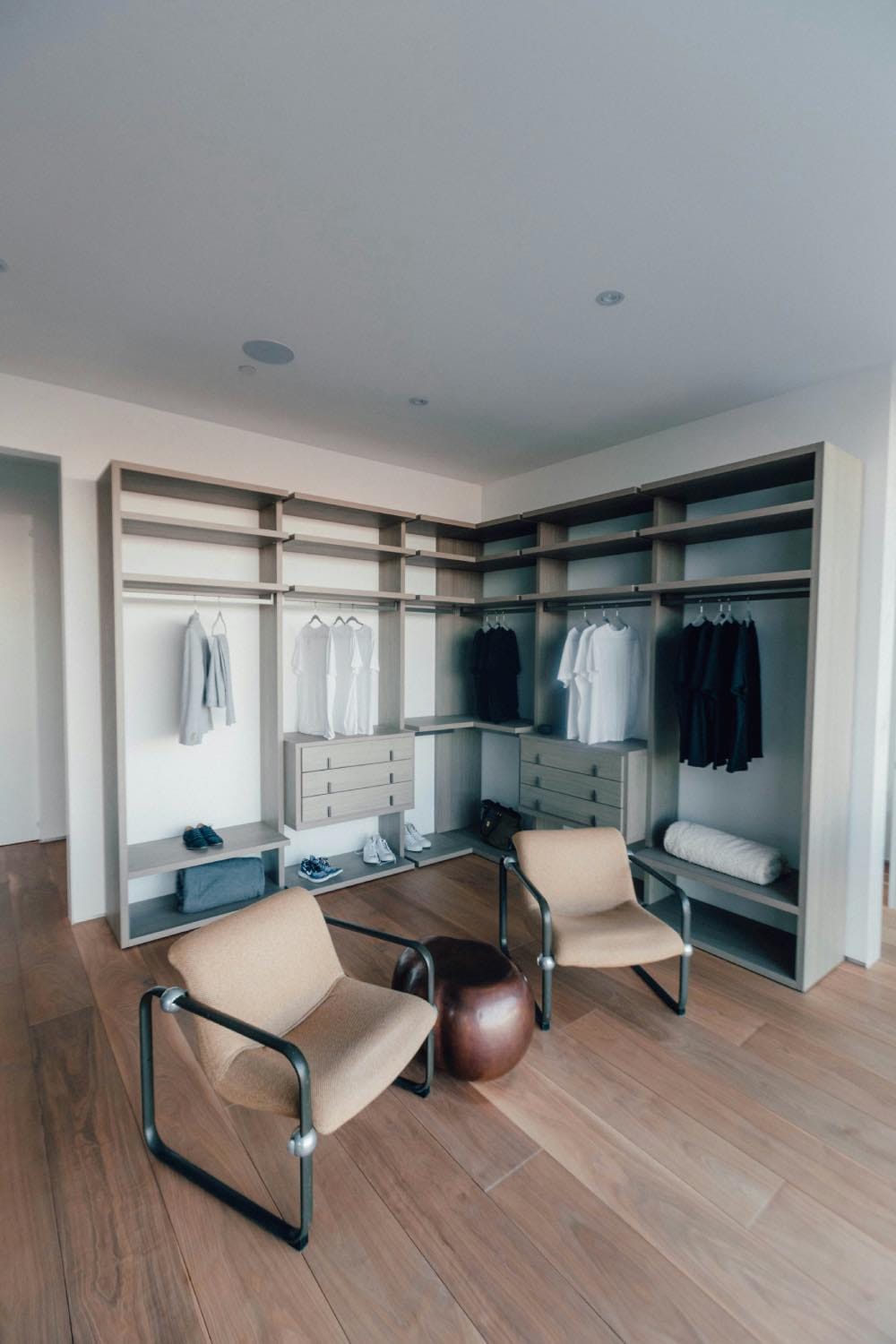 vestidor moderno, diseño de casas minimalistas