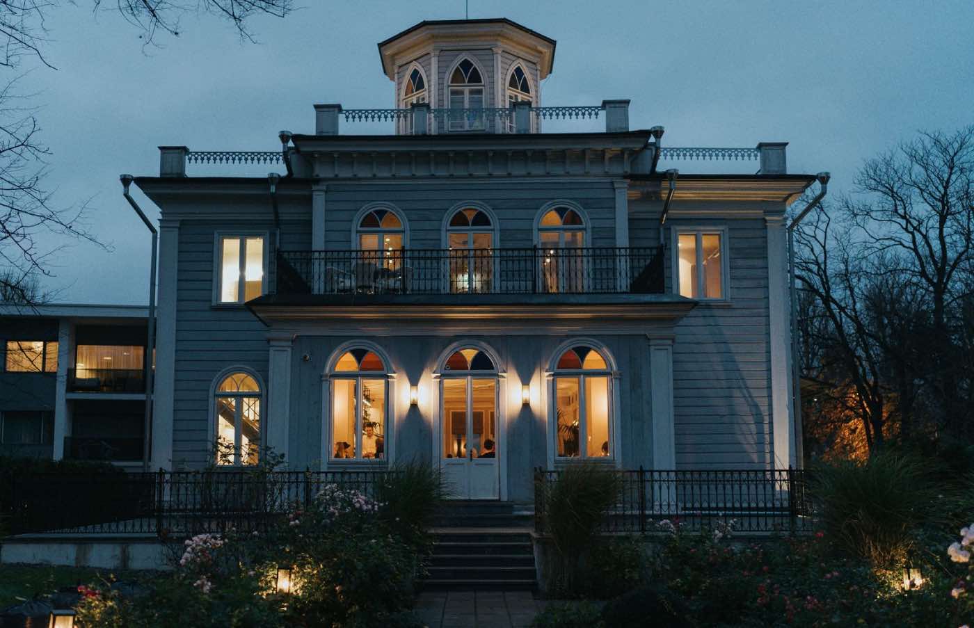 fachadas de casas pequeñas, casa elegante de madera