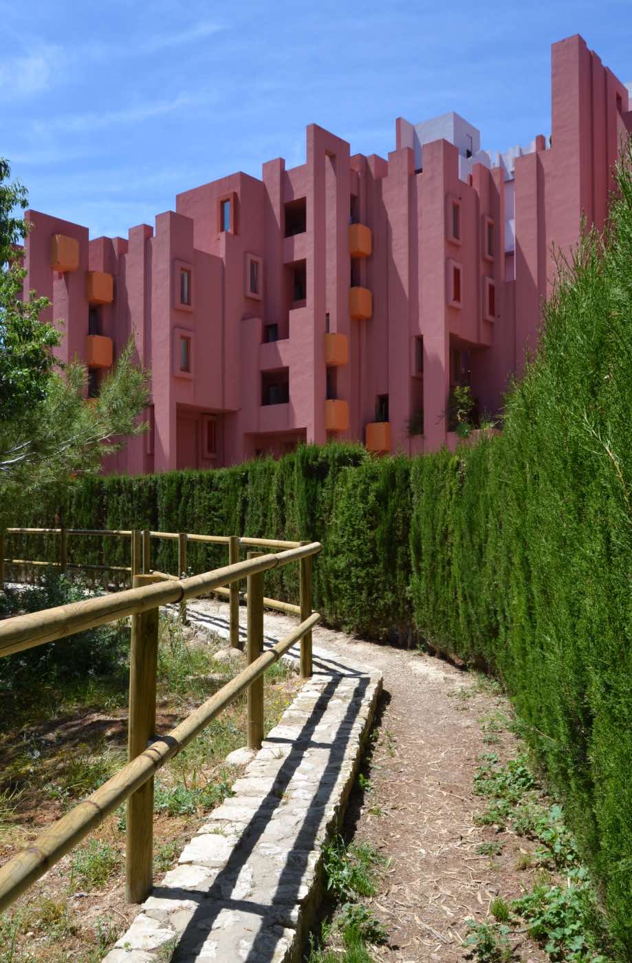 Arquitectos famosos españoles. Ricardo Bofill: Muralla Roja en Calpe (España)