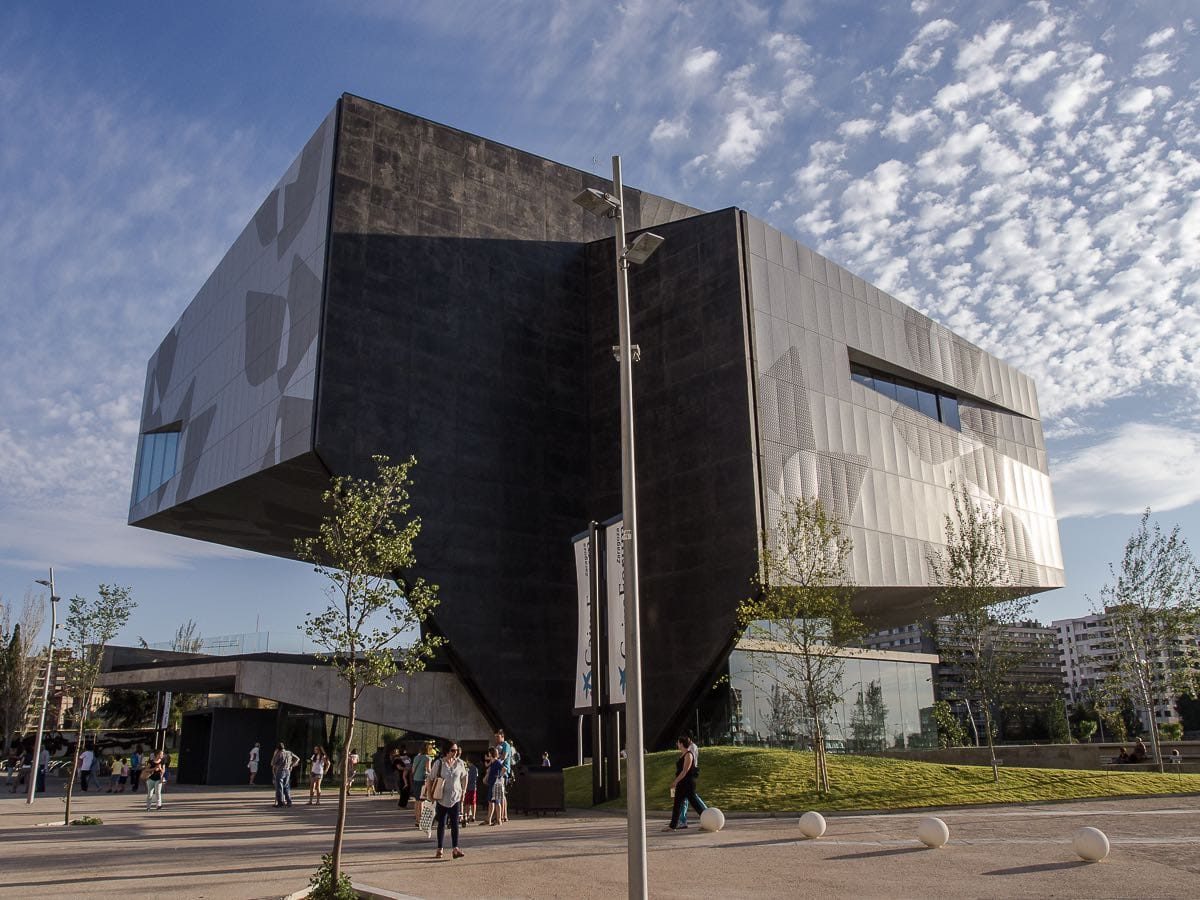 Arquitectos famosos españoles. Carme Pinós: Caixaforum de Zaragoza. arquitectura moderna