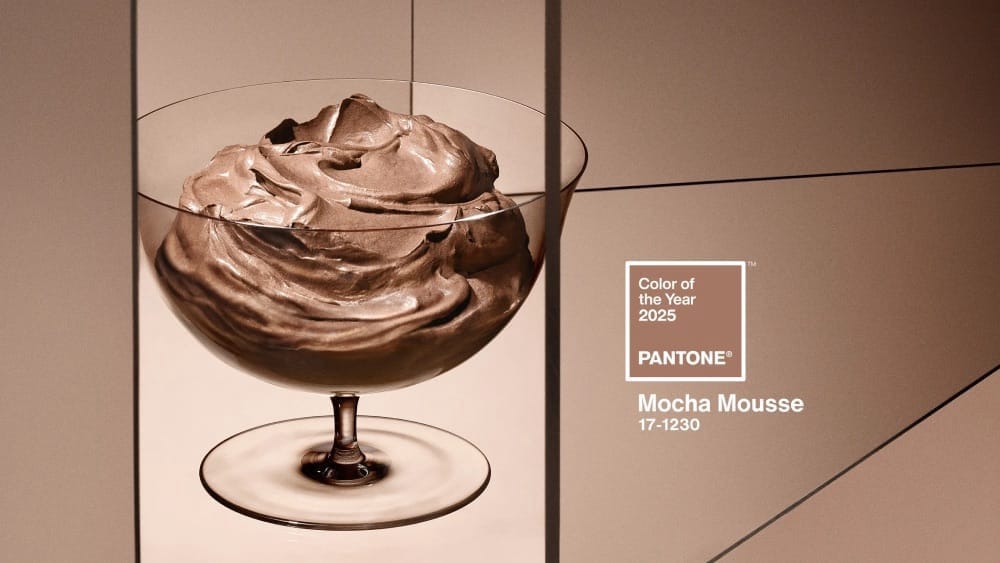 Color del año 2025. pantone: mocha mousse, marrón