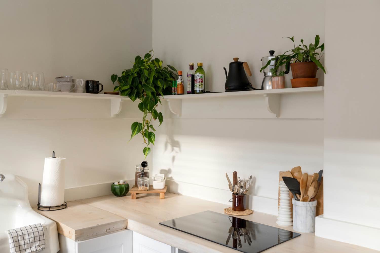 45 cocinas blancas con madera: estilo nórdico con madera blanqueada