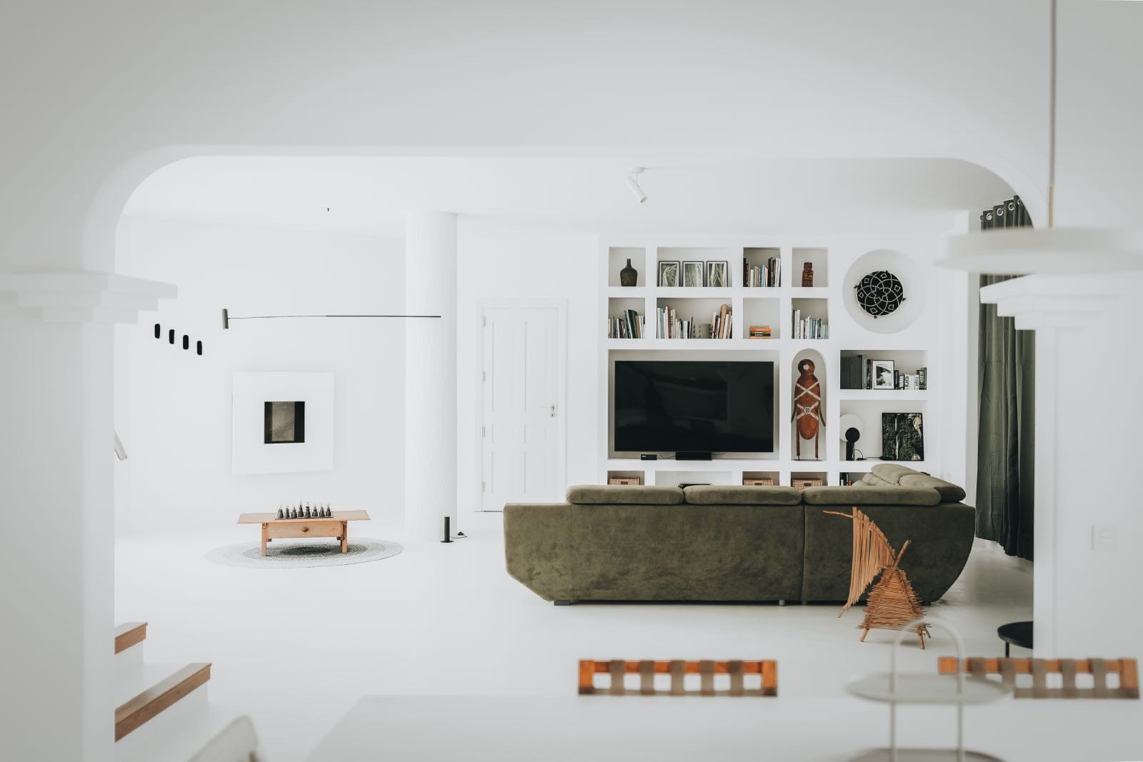 sala de estar blanca, villa amonita, casa moderna con piscina en lanzarote