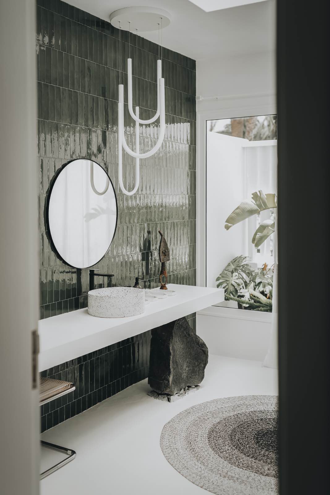 cuarto de baño verde moderno en casa en lanzarote