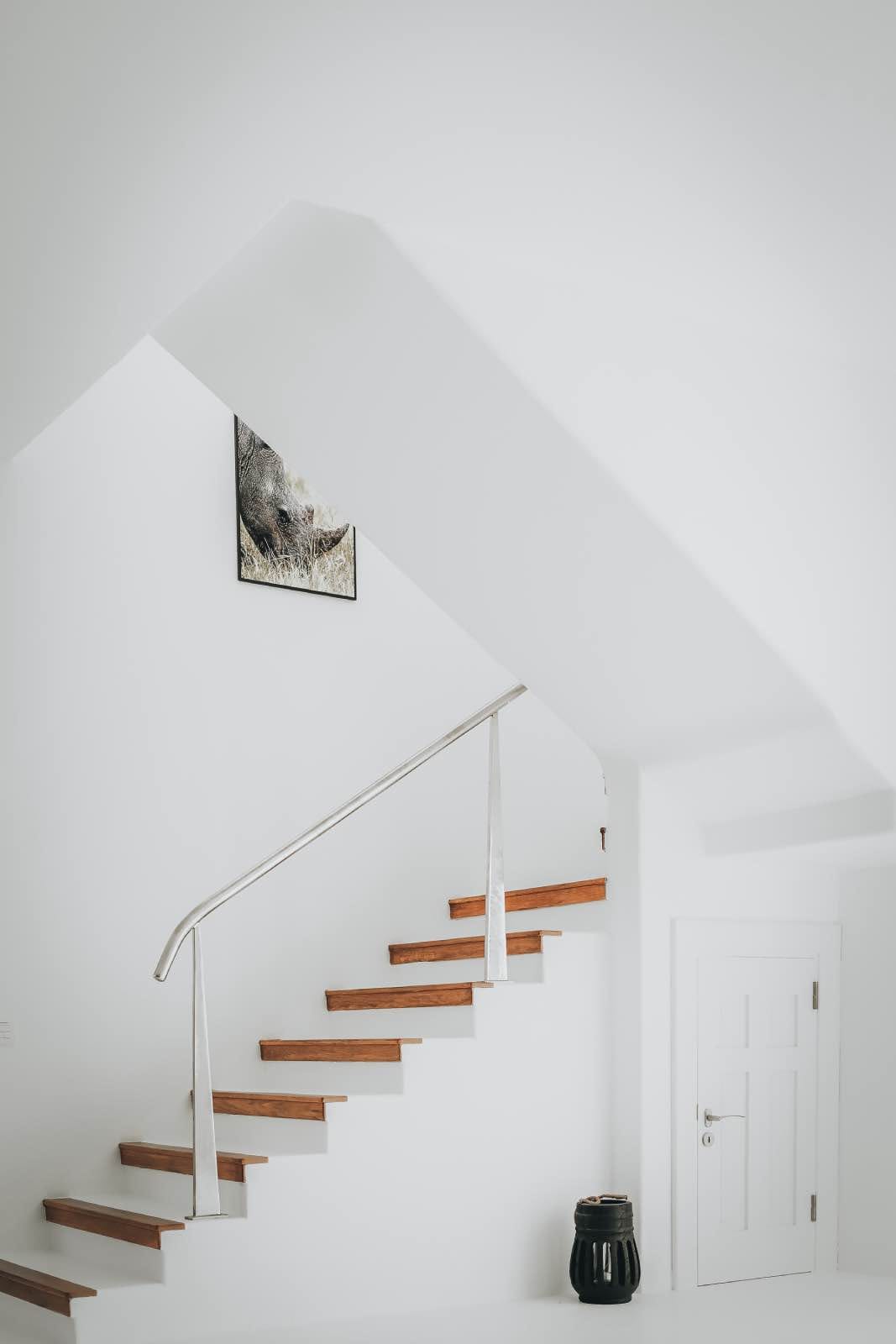 escaleras blancas, casa moderna en lanzarote