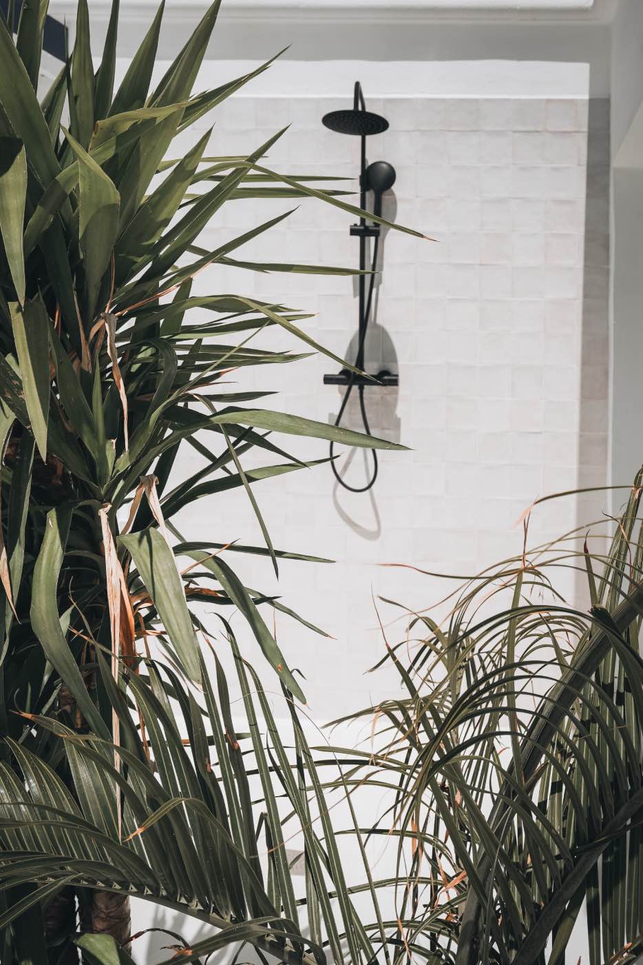 ducha de jardín, casa moderna en lanzarote