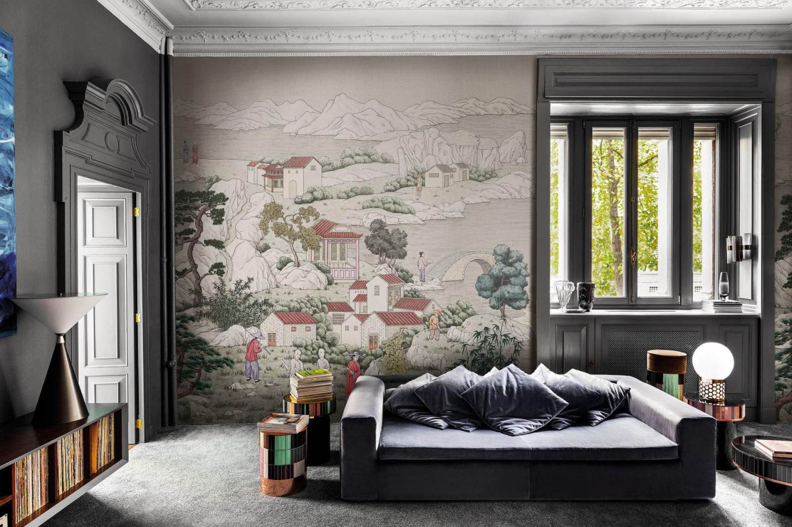 sala de estar moderna con papel tapiz de colores