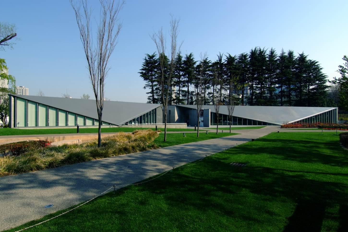 obras de Tadao Ando: 21_21 Design Sight en Tokio, Japón.