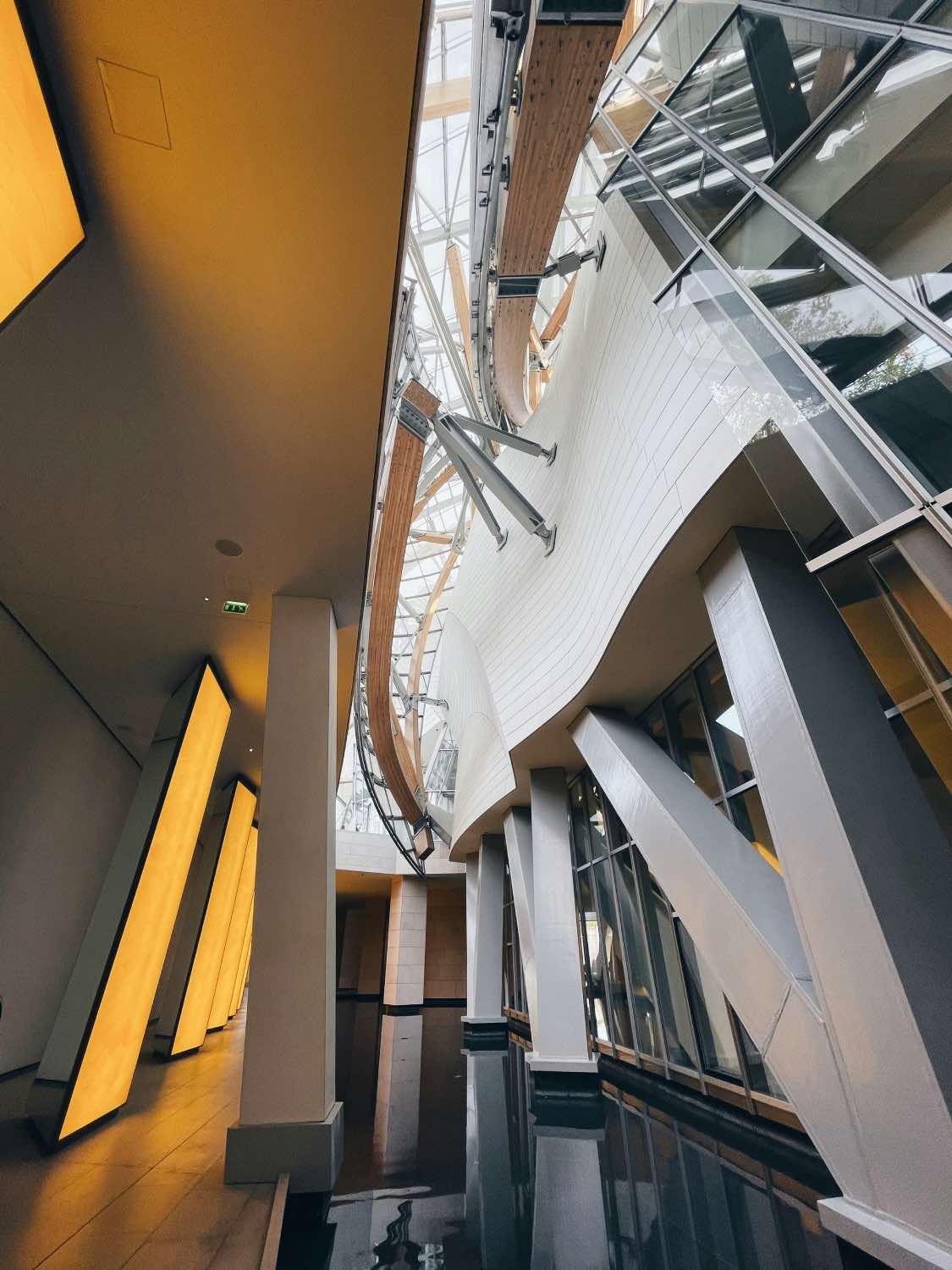 Edificios famosos: Fondation Louis Vuitton en París.