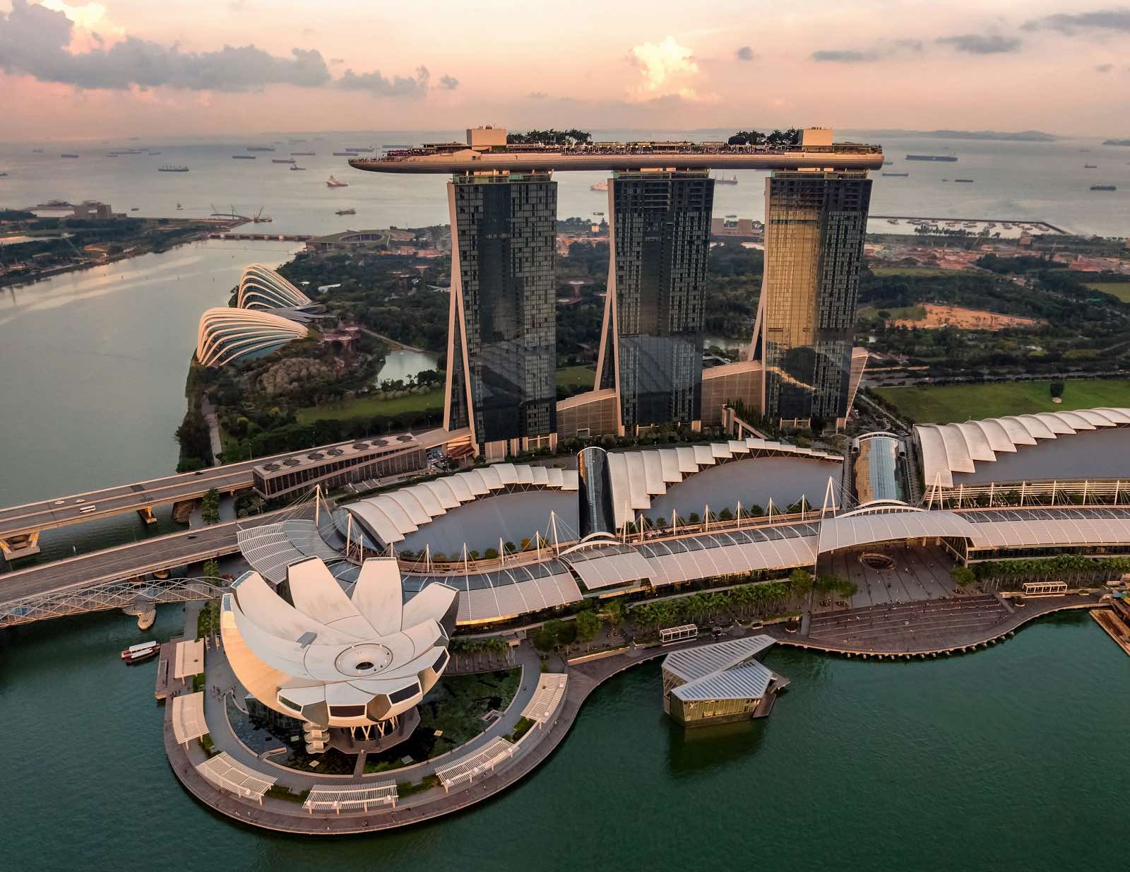 Edificios famosos: Marina Bay Sands en Singapur. rascacielos