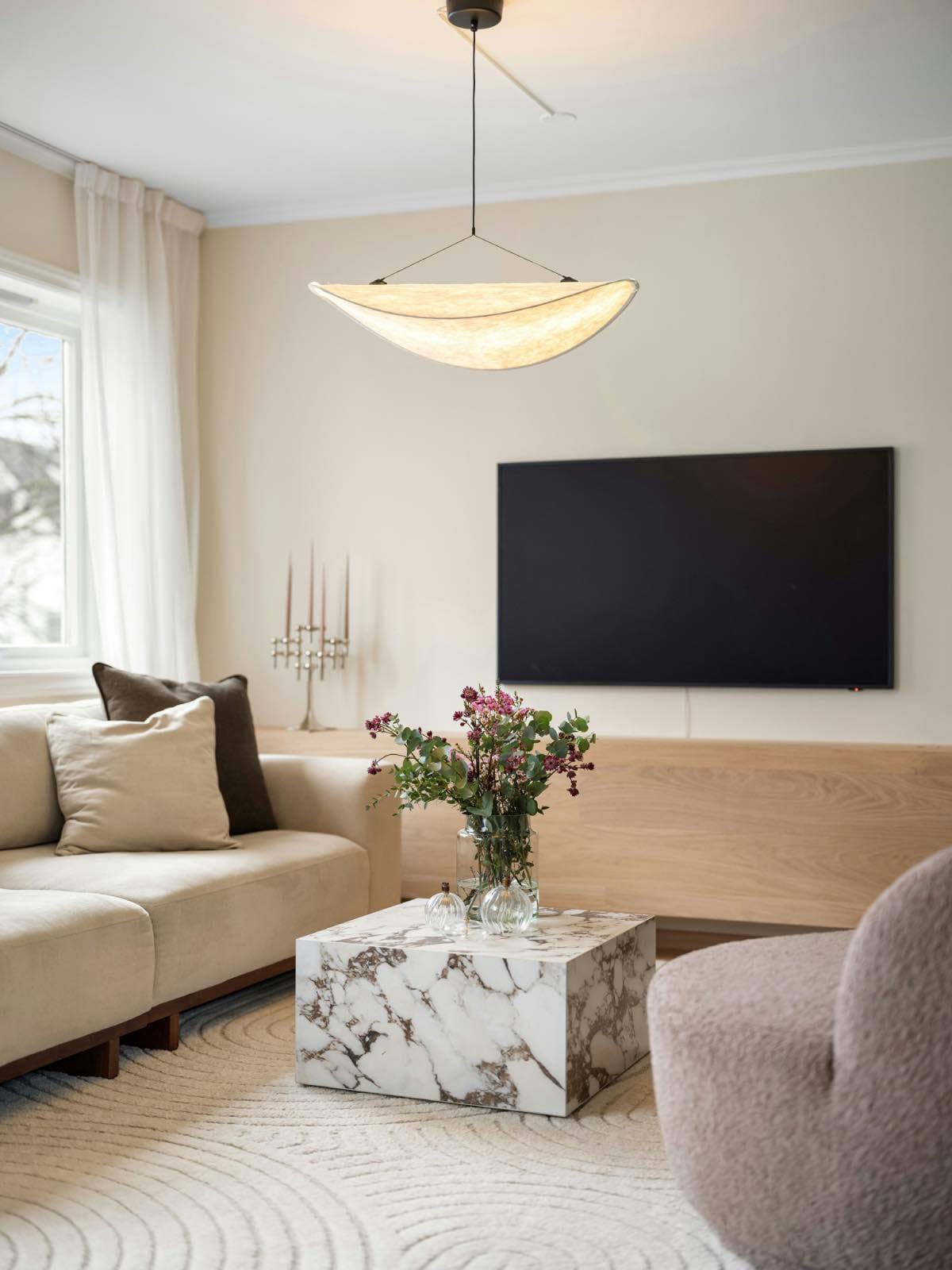 tendencias de interiorismo, decoración sala estar lujo silencioso