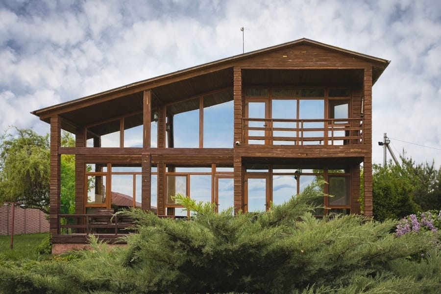 Casas de madeira e vidro