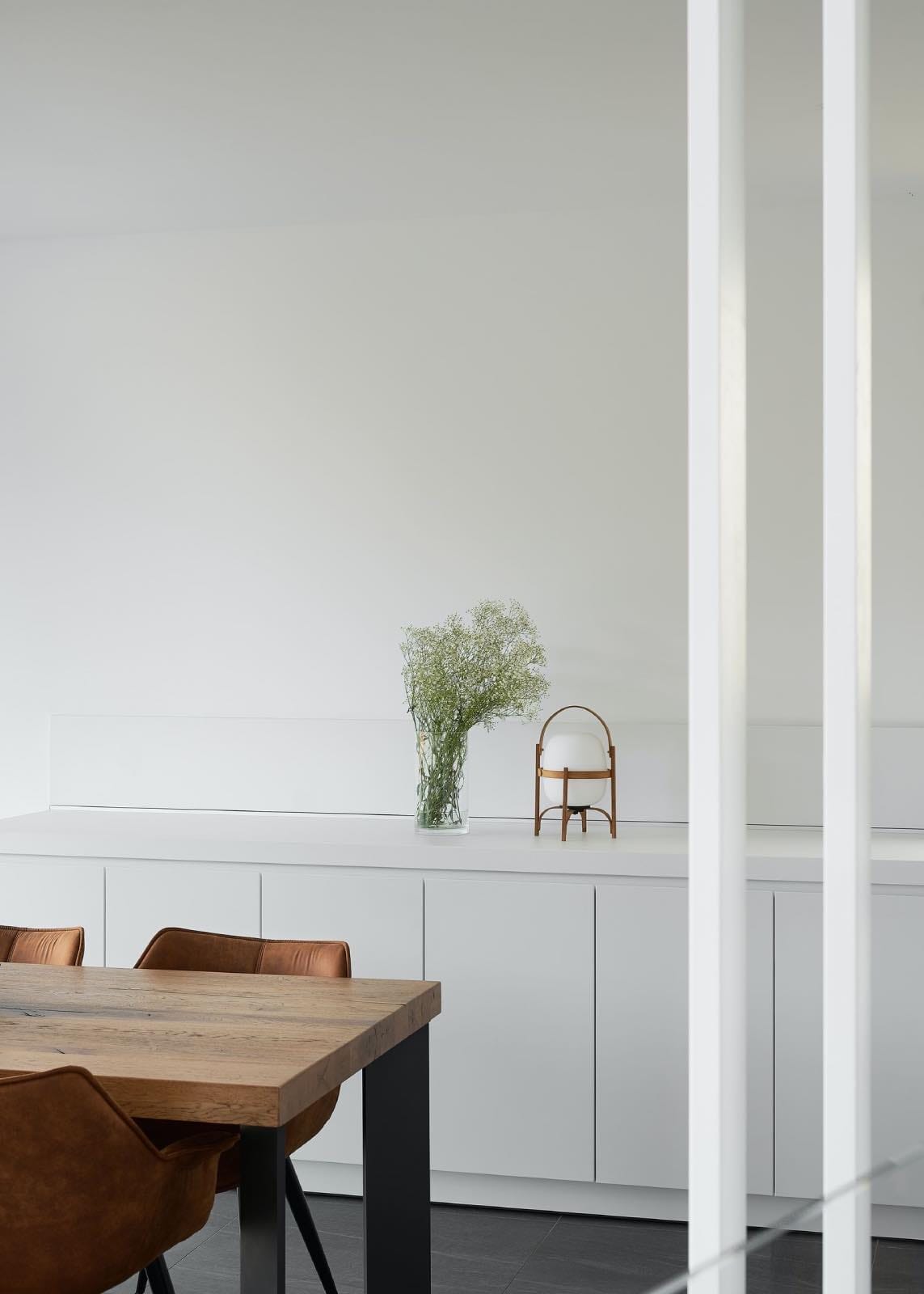 decoración estilo minimalista, comedor blanco