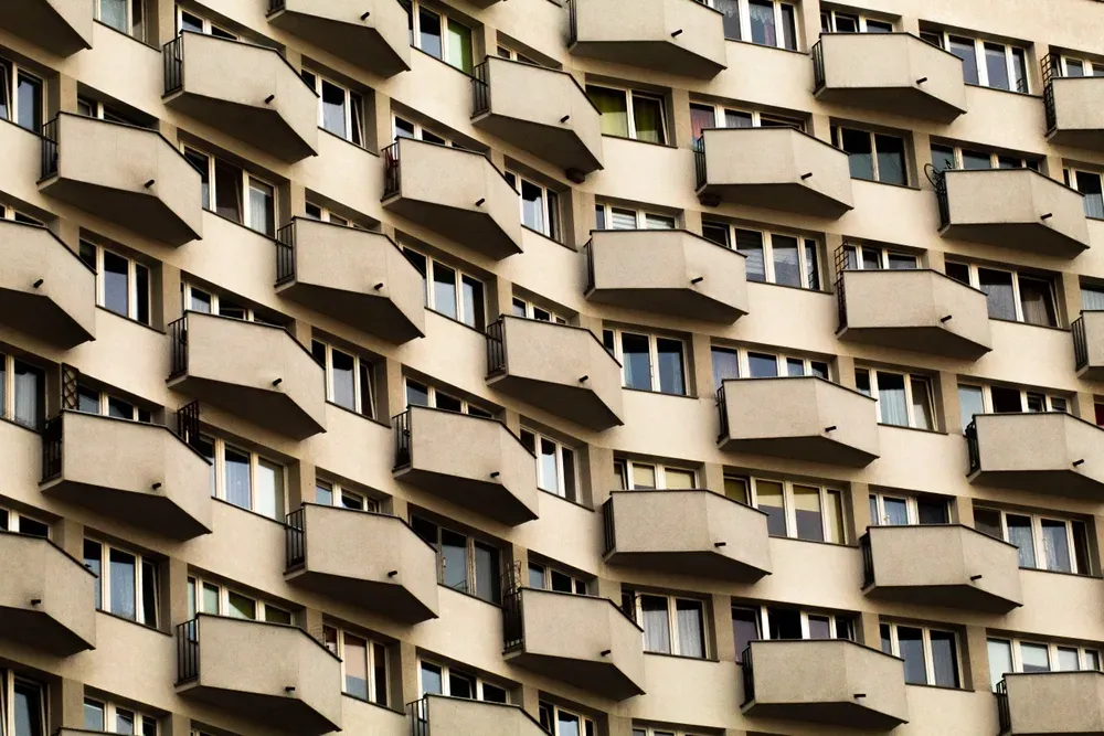 brutalizm w warszawie