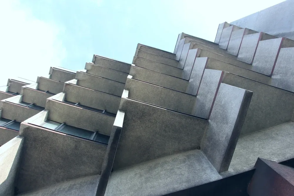 hotel forum architektura brutalistyczna w krakowie