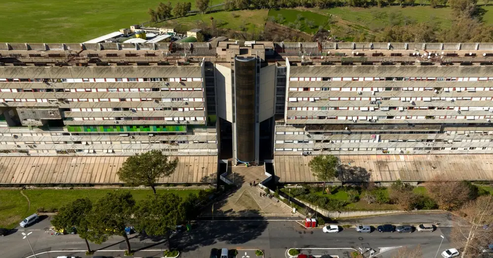 Veduta aerea di Nuovo Corviale detto il Serpentone