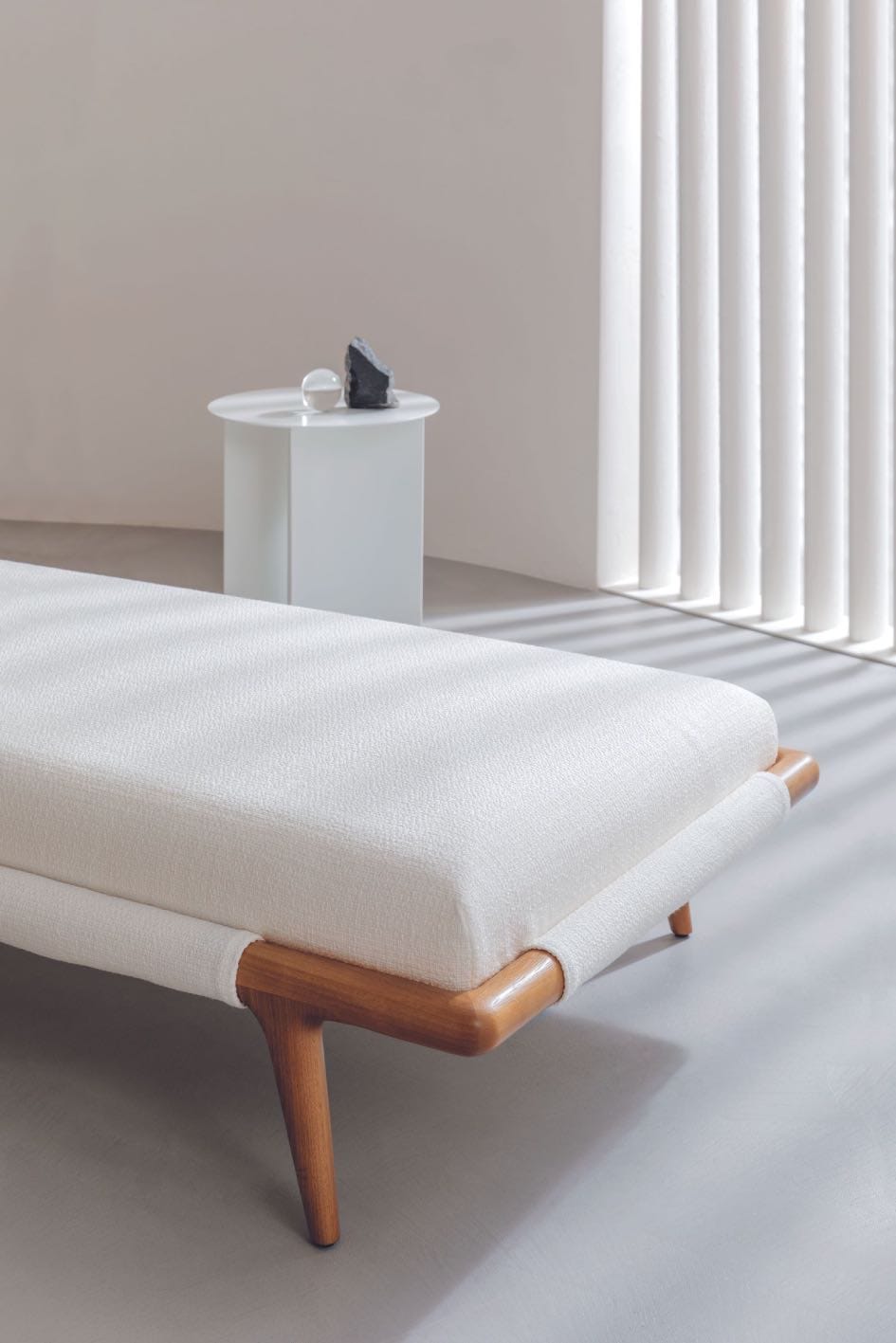 tumbona blanca moderna, ideas de muebles de jardín