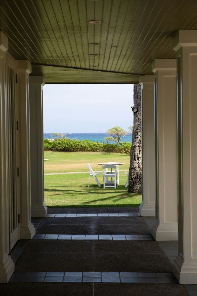 casa con vistas al mar, pórtico, jardín en la playa