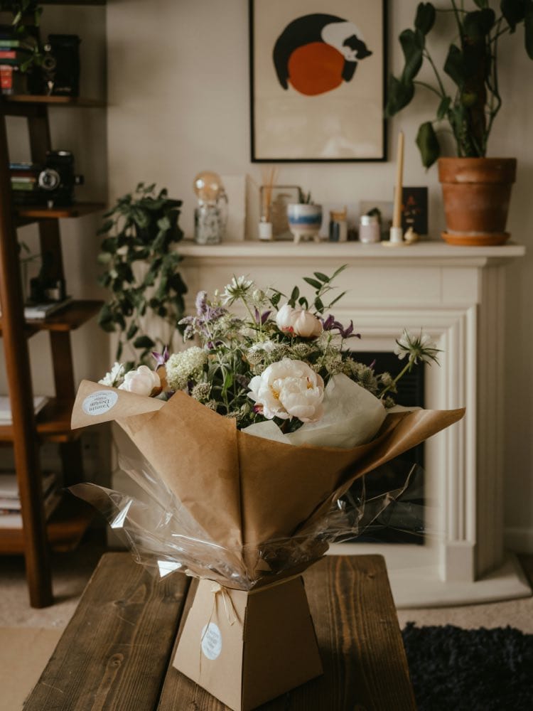 decoración sustentable con flores en casa