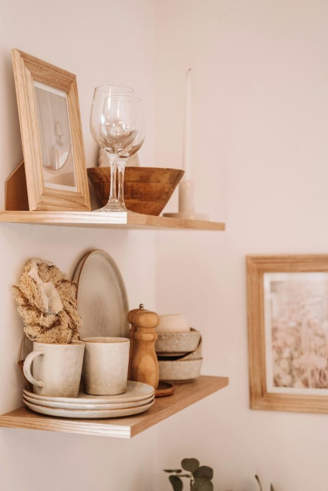 diseño sustentable de cocina con baldas de madera