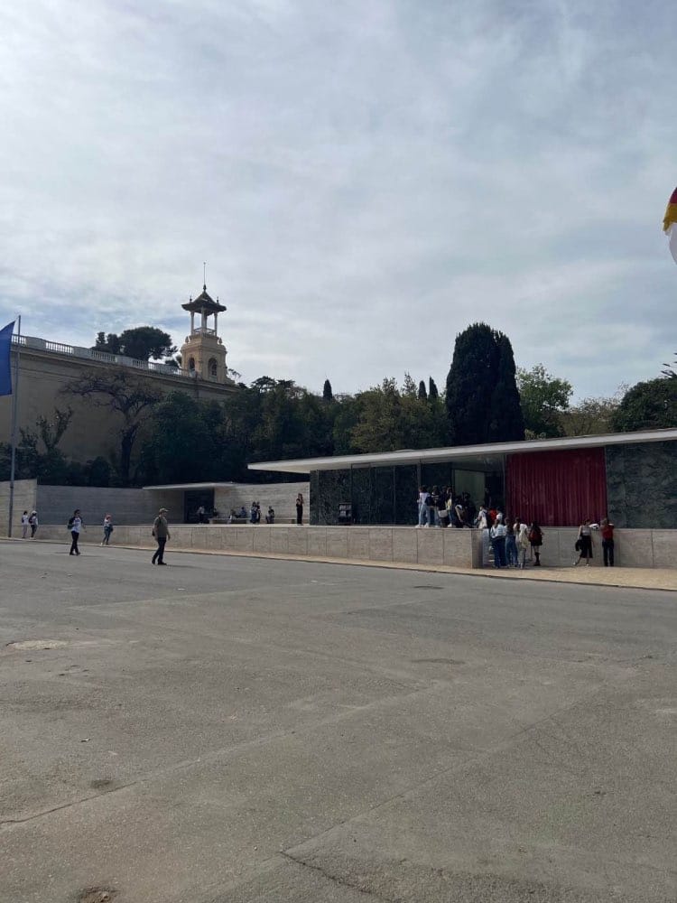 pabellón barcelona de Mies van der rohe, arquitectura moderna