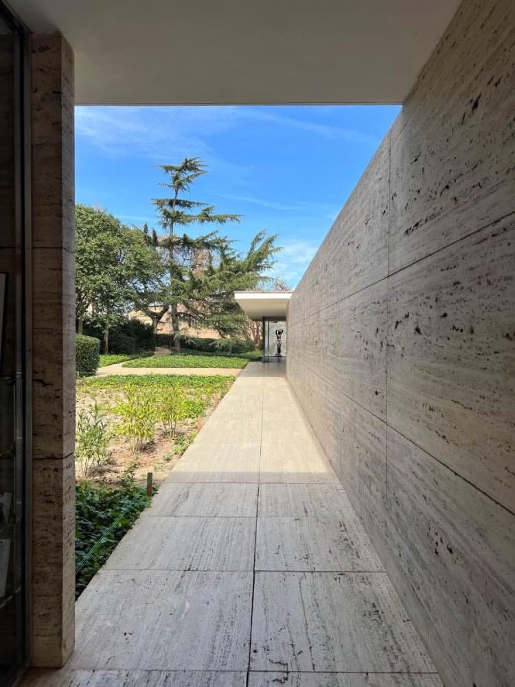 pabellón barcelona de Mies van der rohe, arquitectura moderna