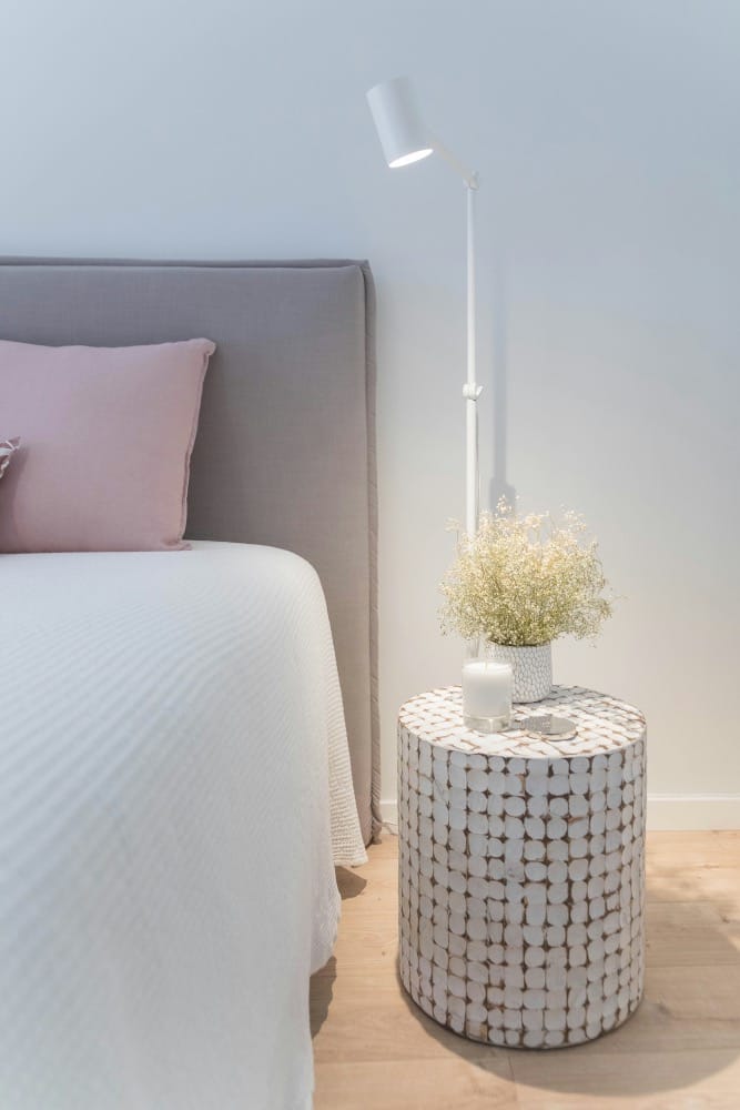 mesita de noche bonita, decoración de interiores de dormitorios juveniles