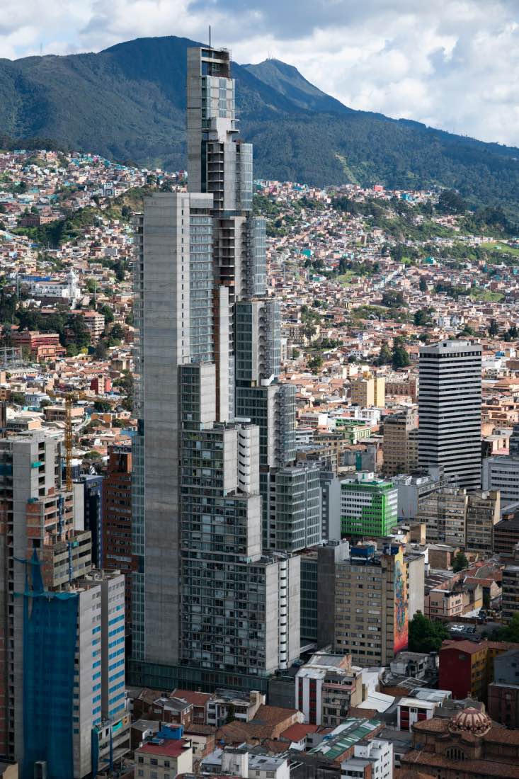 edificios famosos en colombia, torre bacatá