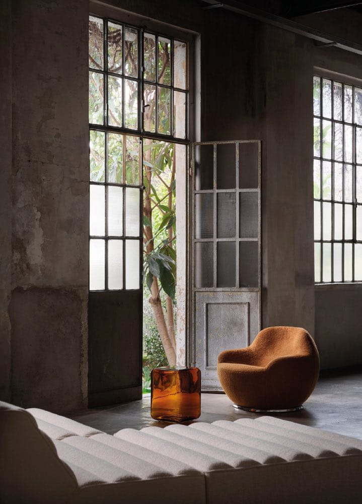 decoración con muebles tapizados, sillón naranja