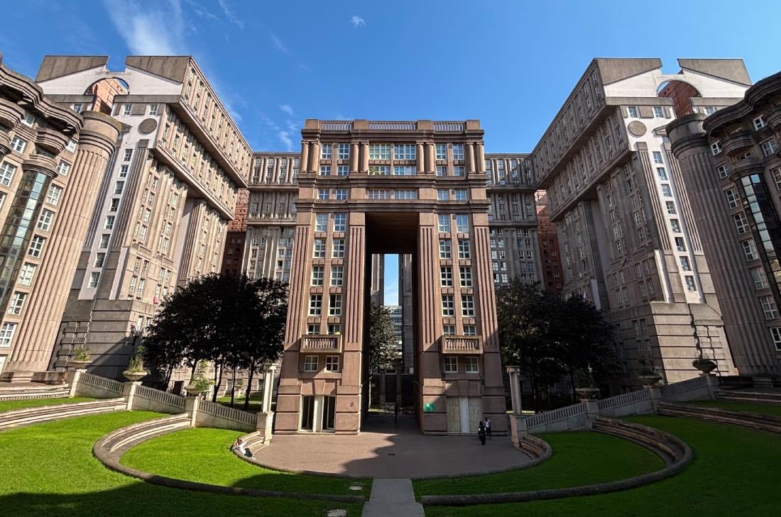 obras de Ricardo Bofill: Espaces d’Abraxas, París. arquitectura posmoderna