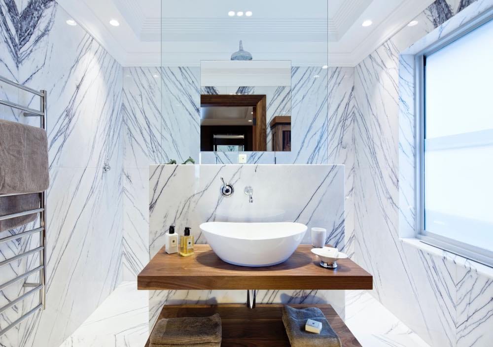 diseño baños modernos isla de baño, cuarto de baño con mármol blanco - madera