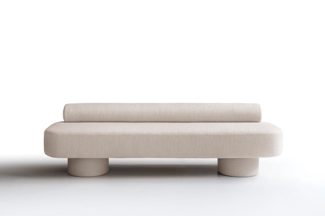 sillón blanco,Cloud Dancer, el color del año 2026 Pantone