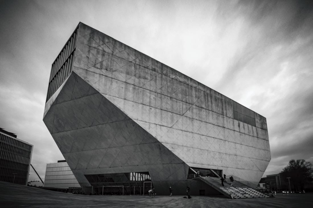obras de Rem Koolhaas: Casa da Música, Porto.