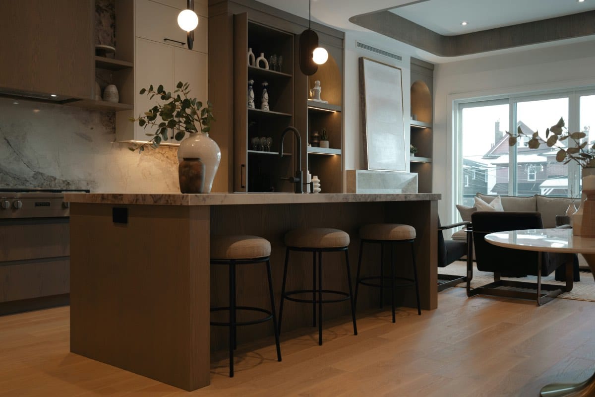 cocina moderna con isla y mueble desayunador escamoteable 