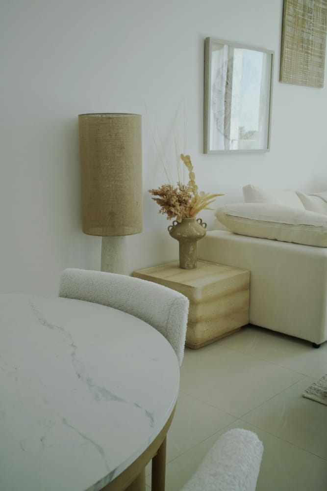 Decoración minimalista salón blanco moderno