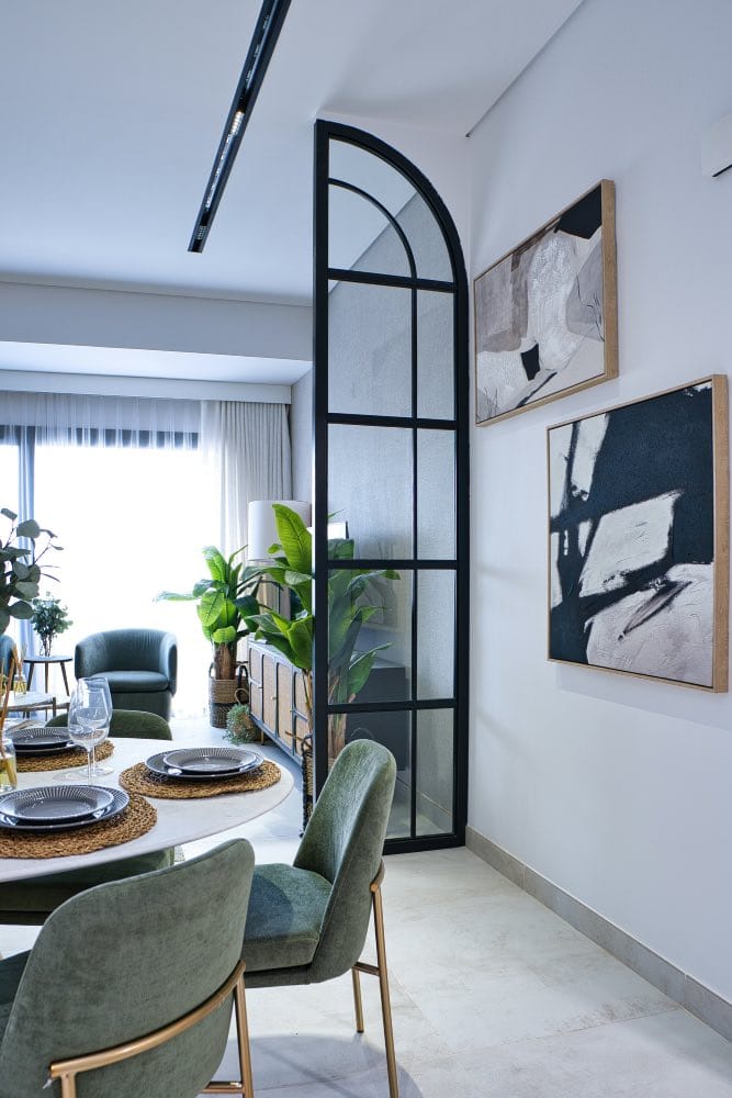 dividir un piso pequeño con paneles de cristal