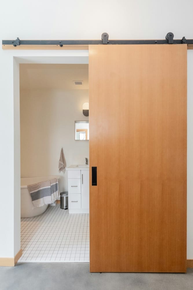 puerta interior corredera para casa moderna, cuarto de baño