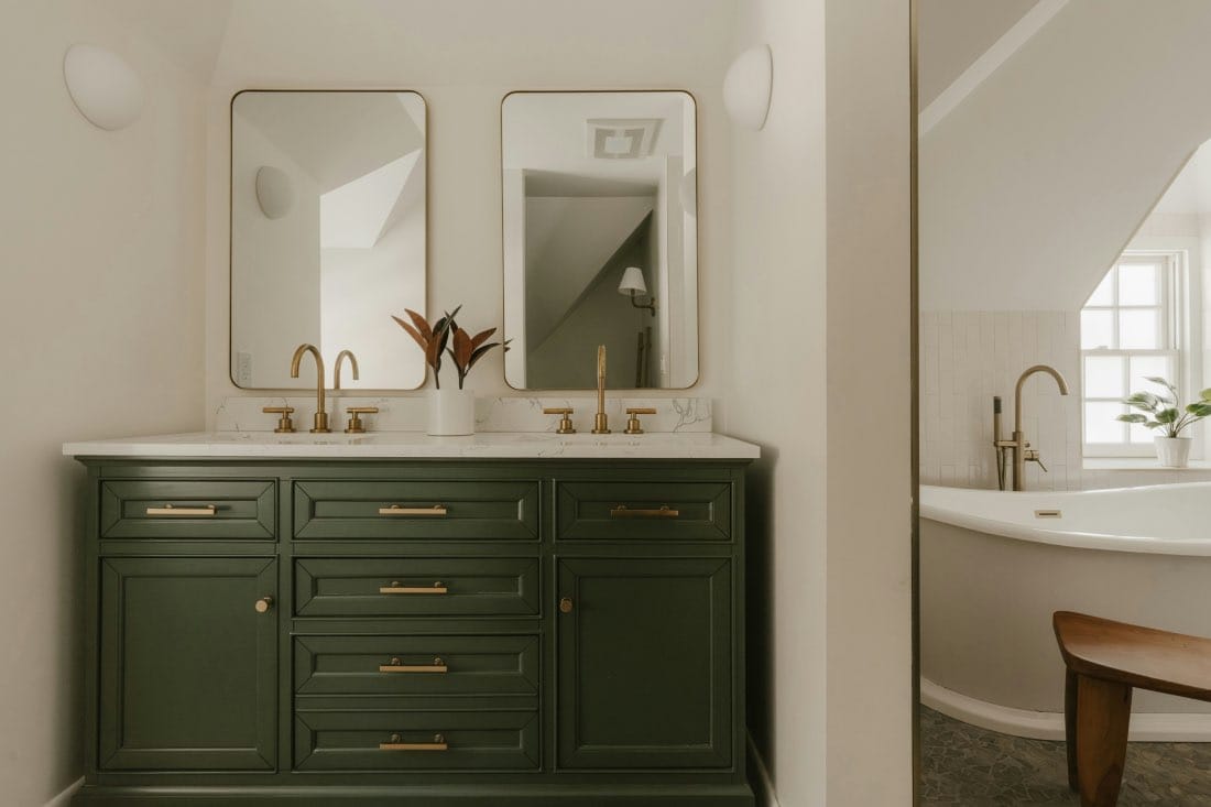 cuarto de bao elegante de color verde