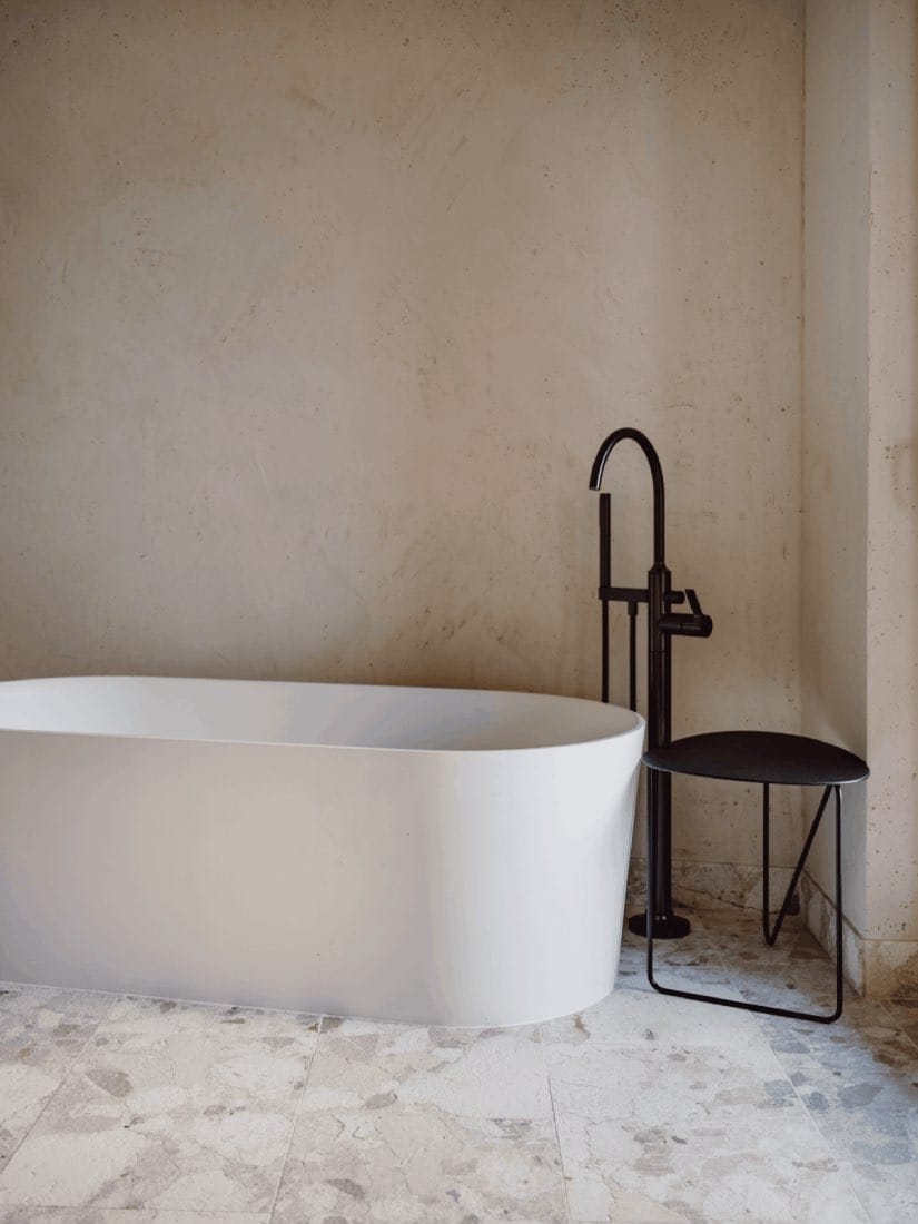 baño de colores neutros, colores para baños modernos