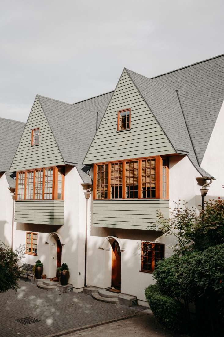 Colores para fachadas de casas: verde oliva suave. 
