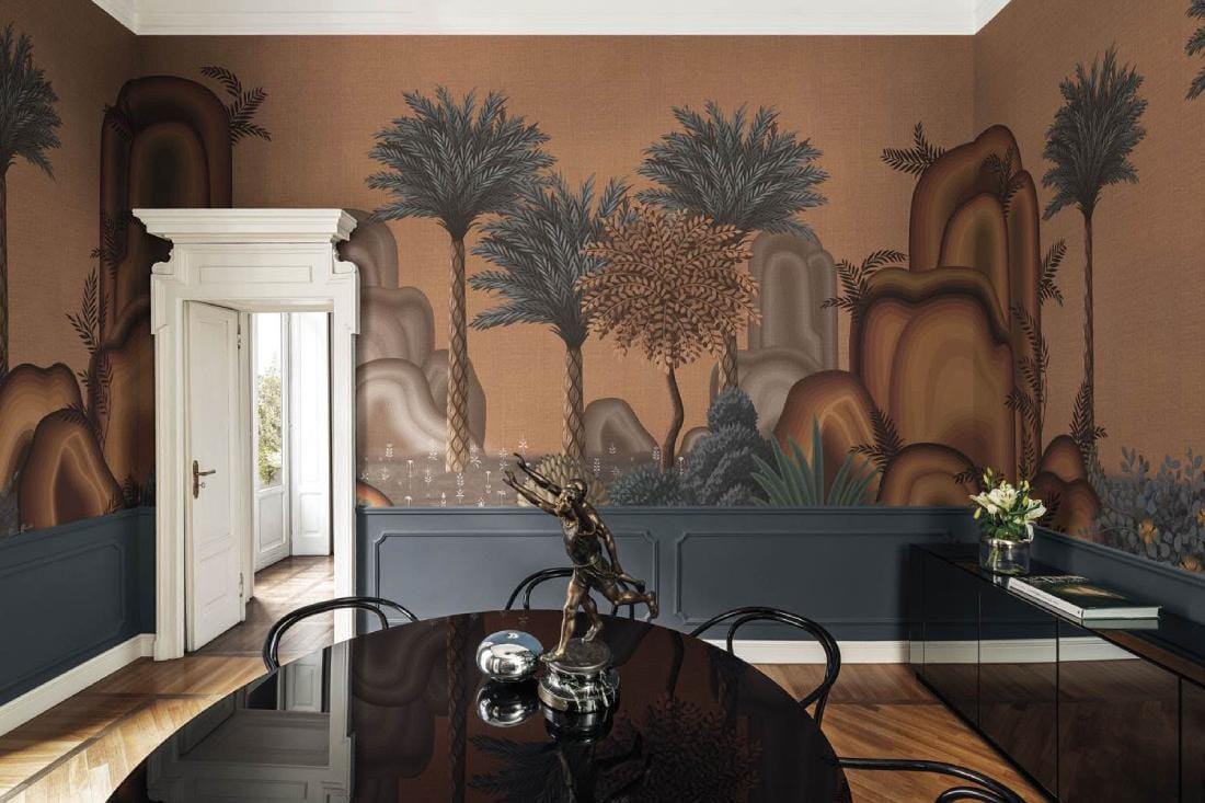 comedor con papel de pared con palmeras. muebles de comedor