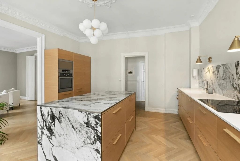 diseño de interiores con IA, cocina moderna de mármol