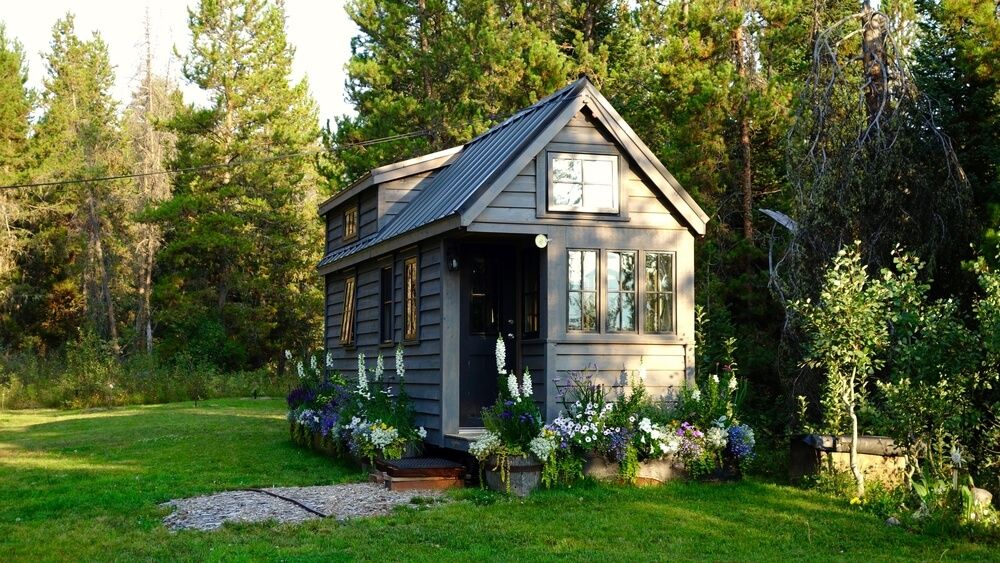 Off the grid tiny house in the mountains