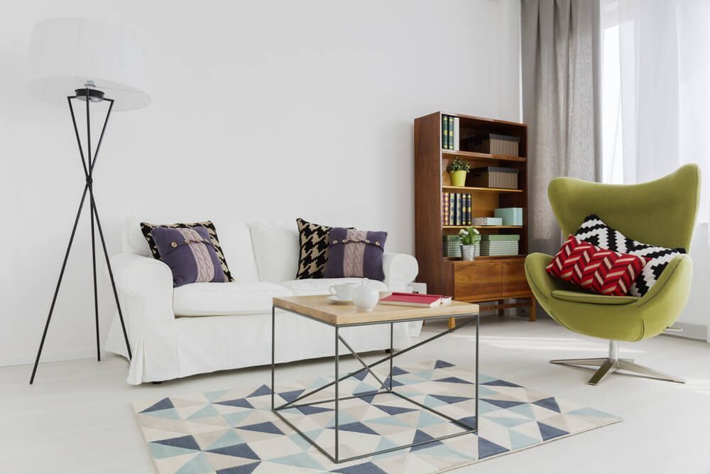 salon avec le fauteuil œuf d'Arne Jacobsen en couleur verte 